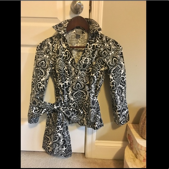 Ann Taylor Black & White Wrap Blouse - Size 2P - Picture 4 of 6